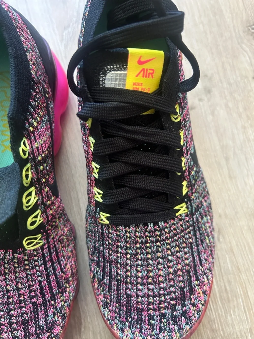 Women’s Multi-Color Nike Vapormax Knit Lace-Up Sneakers (missing 1 shoelace) - Picture 4 of 5